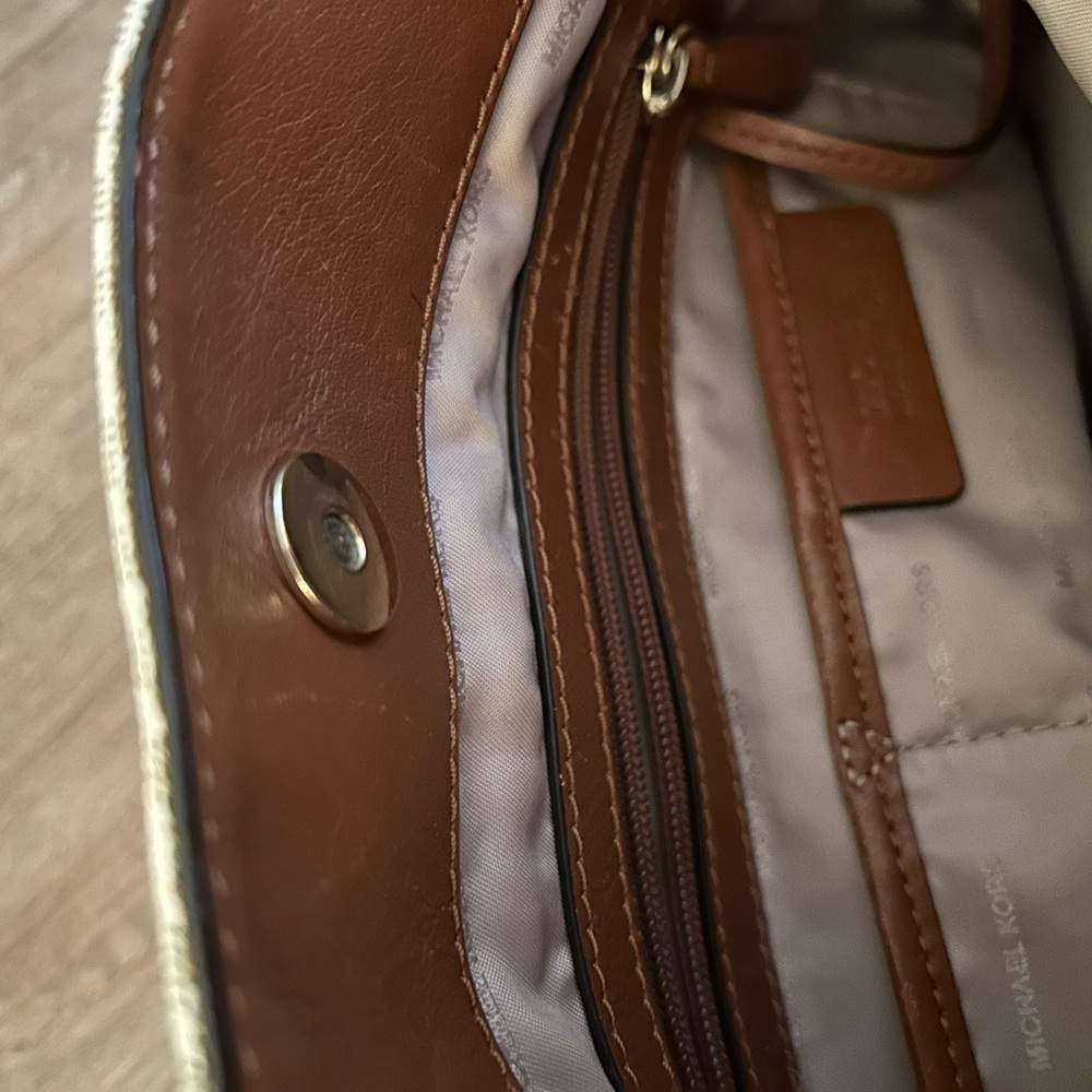 Michael Kors Cream and Tan Shoulder Bag - Picture 3 of 9